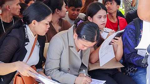 327 ka mga aplikante nadawat sa trabaho atol sa job fair sa Mahi