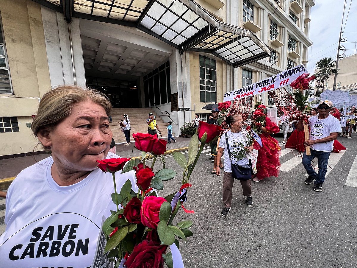 Mga vendor sa Carbon nagprosesyon batok sa privatization sa merkado