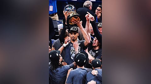 Spurs dethrone, silence thunder 