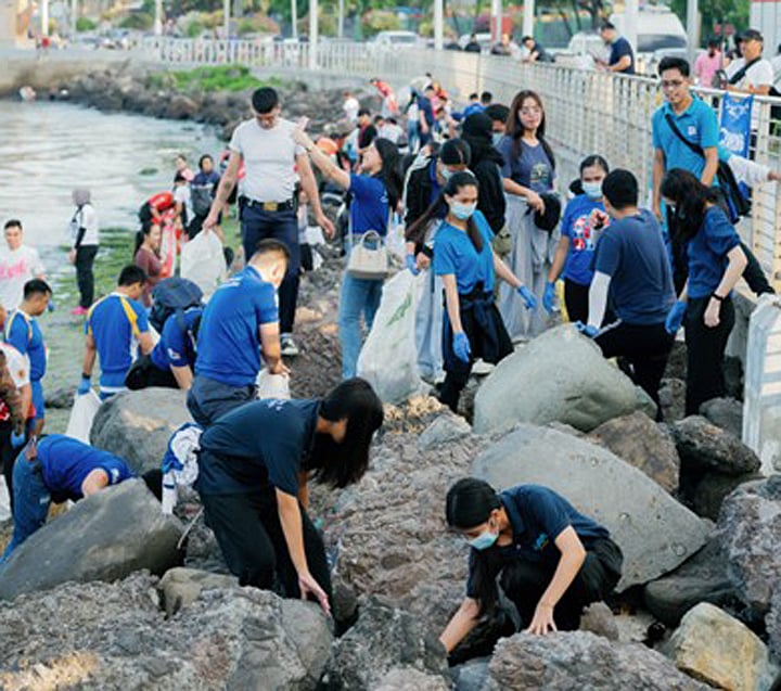 Communities unite at R.T. Lim Boulevard for SM-led coastal cleanup drive