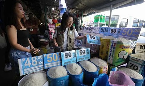 PROTECTING BUYERS. Department of Agriculture Assistant Secretary Joycel Panlilio leads the inspection and price monitoring at New Las Piñas Public Market in Las Piñas City on Wednesday, June 10, 2026. Palace Press Officer Claire Castro on Thursday, June 11, urged consumers to report retailers violating the government’s P50-per-kilo rice price cap to help authorities curb overpricing and protect buyers. / 