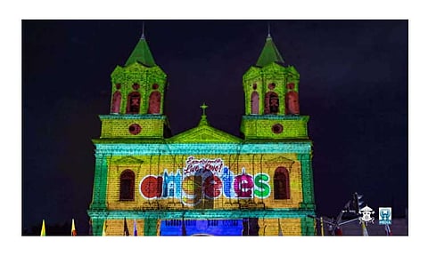 Holy Rosary Church 
in Angeles illuminated