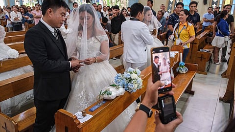 Exchanging wedding vows 
during Lapu-Lapu Charter Day