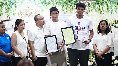 REMEMBERING BOBET. Talacogon officials present a framed resolution declaring June 8 as “Rene Clert ‘Bobet’ Baterbonia Day” to his brothers Rubeyan and Rhenz Baterbonia during the necrological service at the Talacogon Municipal Evacuation and Gymnasium in Talacogon, Agusan del Sur, on Tuesday, June 23, 2026. The tribute honors the late basketball standout’s legacy in sports, faith, and community service.