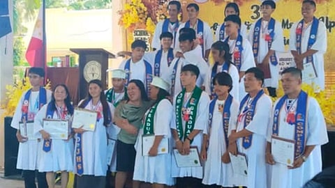 23 ka tinun-an nitapos sa ALS sa Pilar, Camotes Is.