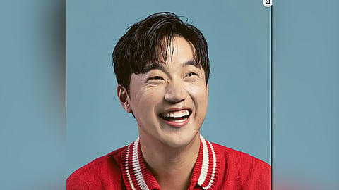 Ryan Bang gives P200,000 
to two staff members