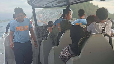 Maritime policemen rescue 10 people off Basilan