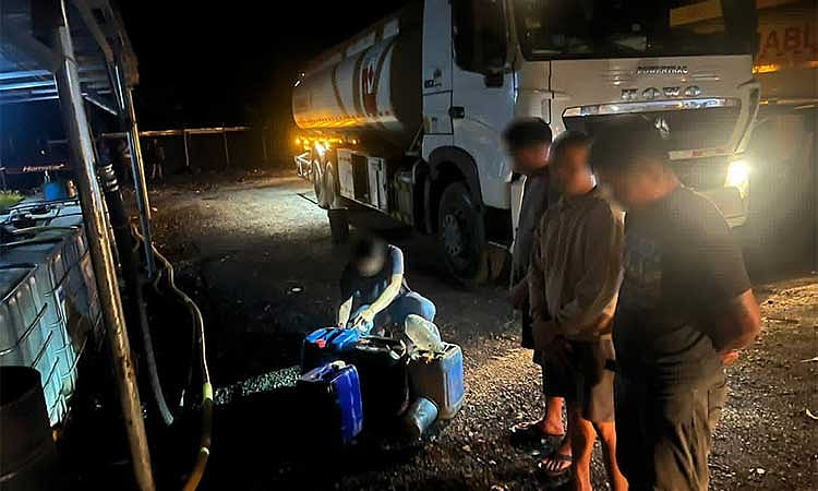 ₱22-M Illegally-traded fuel seized in Bataan; 8 nabbed
