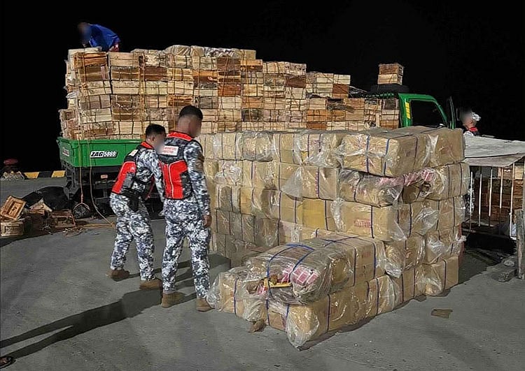 P15-M smuggled cigarettes seized at Dumaguete port; 3 arrested