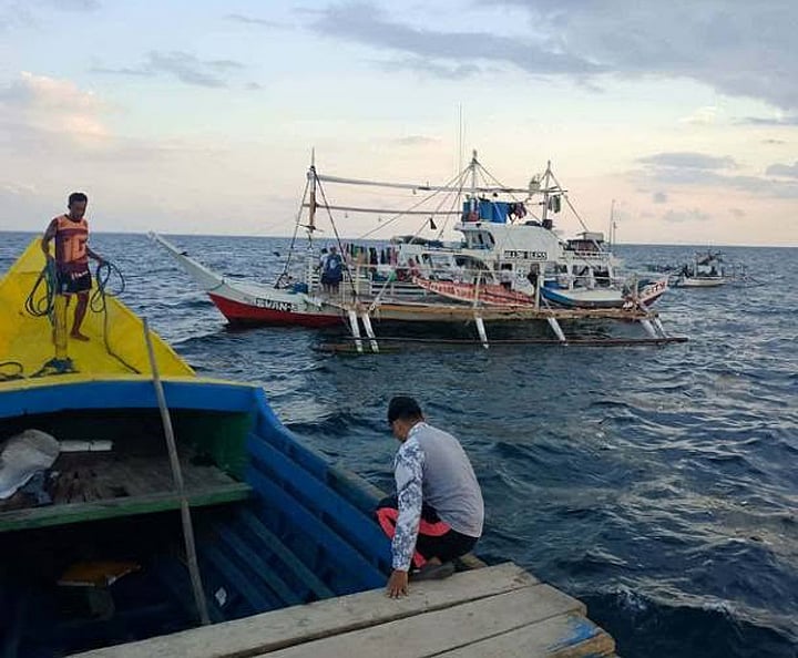 Fishing boat with 9 crewmen in distress rescued off Sulu