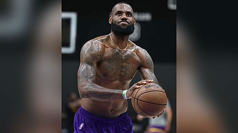 LBJ, 76ers moataki dayon sa Knicks