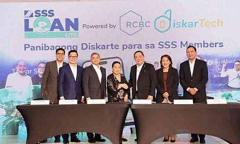 From L-R: Jose Carlo Eufemio, FVP, Go-To Market & Growth Division Head, RCBC; Lito Villanueva, Executive Vice President and Chief Innovation and Inclusion Officer, RCBC; Reginaldo Anthony Cariaso, President and CEO, RCBC; Helen Yuchengco Dee, Chairperson, RCBC; SSS President and CEO Robert Joseph Montes de Claro; SSS SVP Joy Villacorta, Member Services and Support Group; and SSS SVP Pedro Baoy, Lending and Asset Management Group.