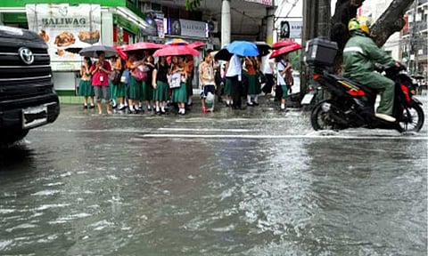 FLOODING. Students of Quezon City High School wait for jeepneys to ride home at the corner of Ybardolaza St. and Kamuning Road on Monday (Aug. 17, 2026). An official of the Philippine Atmospheric, Geophysical and Astrononomical Services Administration on Monday said the rainfall recorded at its Science Garden Station in Quezon City showed that the downpour during the day brought around 201.7 millimeter of rains from 9 a.m. to 2 p.m., lower compared to the 455mm of rainfall over a 24-hour period during tropical cycle Ondoy in 2009. (PNA photo by Robert Oswald P. Alfiler)