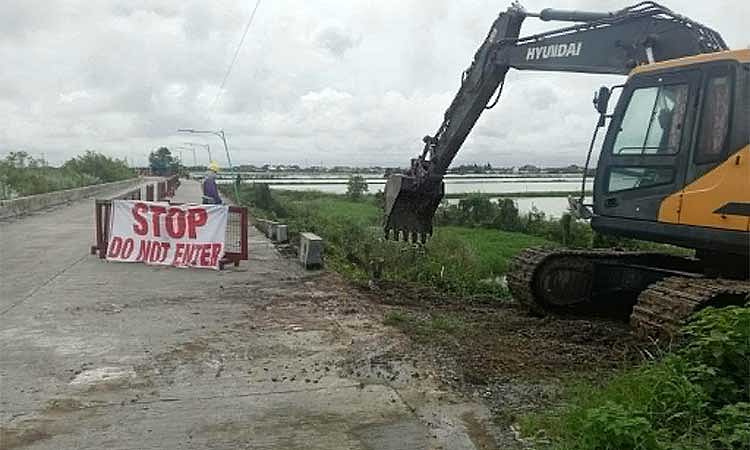 DPWH starts repair of Minalin tail dike