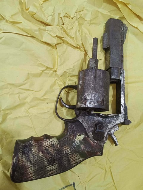 Armas nakuha sa bag sa estudyante