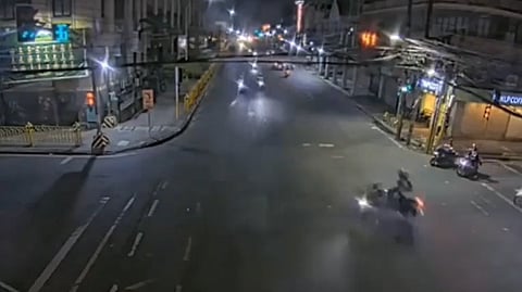 Rider nga nag-beating the red light nabanggga sa laing motor, kritikal 