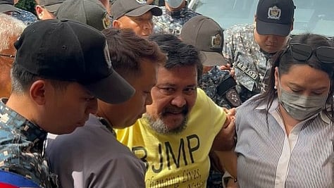 Tuhod ni Senador Jinggoy nipiti samtang padulong sa ospital