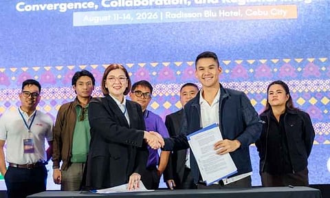 Aboitiz Foundation and the League of Municipalities of the Philippines (LMP), led by National President Hon. Faustino “Inno” Dy V, strengthen their partnership to bring Aboitiz Foundation’s flagship programs—AuroraPH, Elevate AIDA, and CarbonPH—closer to municipalities nationwide. The collaboration aims to connect more communities with opportunities in education, digital livelihoods, and environmental resilience.