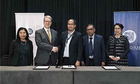SM Investments, the parent company of the SM Group, and PHIVOLCS sign a memorandum of agreement to utilize GeoRiskPH. From left: Dr. Louernie De Sales, VP, Sustainability, SM Prime Holdings, Inc. (witness); Timothy Daniels, Consultant and Head of Investor Relations and Sustainability, SM Investments; Dr. Teresito Bacolcol, Phivolcs Director; Dr. Renato Solidum Jr., DOST Secretary; Engr. Liza Silerio, SM Supermalls Vice President for Corporate Compliance, Head of Sustainability and Corporate Resilience (witness).