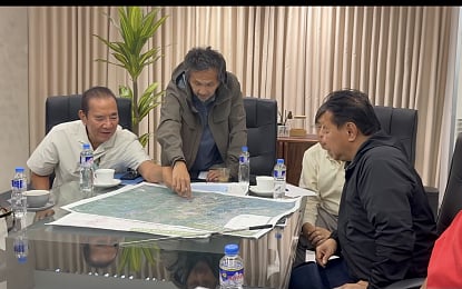 SOLUTIONS. Department of Public Works and Highways (DPWH) Secretary Vince Dizon (standing) with former Secretary Rogelio Singson (left) met on Wednesday (Sept. 2, 2026) afternoon with representatives of the private sector and Japanese consultant Nippon Koei - CTI Engineering to discuss possible solutions to flooding along the North Luzon Expressway (NLEX). Among the immediate solutions being pushed by the DPWH and NLEX Corp. is the installation of sheet piles to prevent water from the Tulaoc River from spilling onto the expressway. (Screengrab from DPWH video)