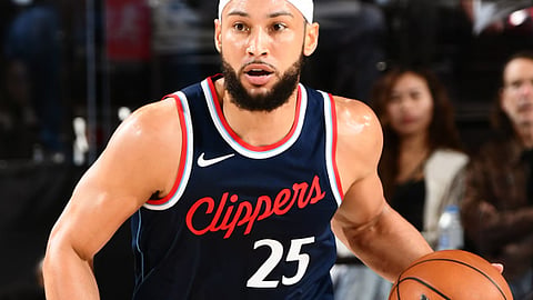 Simmons signs 1-year deal with Sacramento
