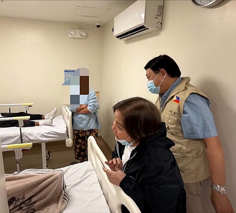 Governor Lilia Pineda, together with DOH Secretary Edwin Mercado at Nanay Partylist Representative Florabel Yatco, visits the Center for Infectious Diseases and Tropical Medicine of Jose B. Lingad Memorial General Hospital (JBLMGH) to check the condition of patients with dengue and leptospirosis.
Dr. Monserrat Chichioco, Medical Center Chief II of the JBLMGH, said more than 60 individuals from different parts  of Central Luzon, suffering from the disease, are confined in the hospital. The provincial government and hospital management assured the availability of beds, medicines, equipment and medical team for the patients.
Pampanga PIO photo
