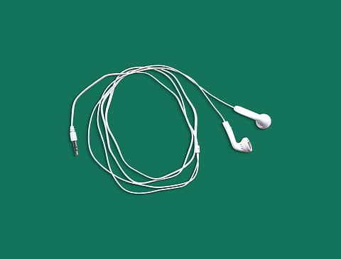 Why wired earphones never left