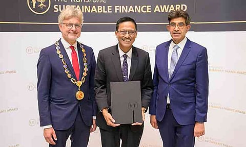CHAMPIONING SUSTAINABLE FINANCING. LANDBANK Senior Vice President Gonzalo Benjamin A. Bongolan (center) receives the Outstanding Sustainable Project Financing Award on behalf of LANDBANK during the Karlsruhe Sustainable Finance Awards and Recognition Ceremony in Karlsruhe, Germany on 27 August 2026. Presenting the award are Dr. Frank Mentrup (left), Lord Mayor of Karlsruhe, and Arshad Rab (right), Chairman of the International Council of Sustainability Standards for Value-Driven Financial Institutions and Chief Executive Officer of the European Organization for Sustainable Development (EOSD).