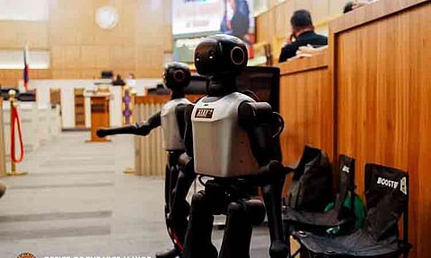 Two AI-powered humanoid robots stand inside the Davao City Sangguniang Panlungsod (City Council) during a demonstration by East West International Education Specialist Inc. (EWIES). Local legislators are currently exploring the integration of artificial intelligence and robotics into public services, disaster management, and tourism, marking a push toward modernizing infrastructure in the region.