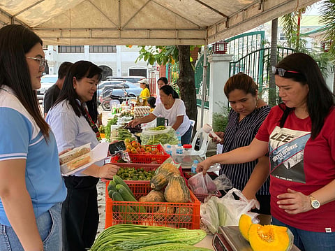 Bacolor farmers join
Agro Trade Fair
