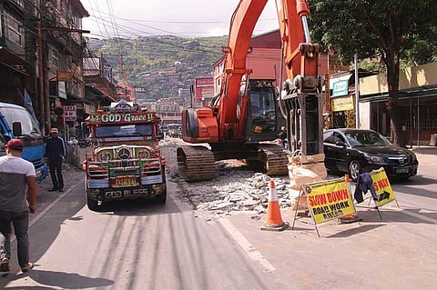 NUISANCE. Heavy equipment left unattended for days has aggravated traffic situation along the stretch of Km. 4 to Km 6 in La Trinidad, Benguet. (Photo by Milo Brioso)