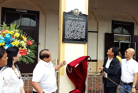 PAMPANGA. NHCP chair Ludovico Badoy, Mayor Edwin Santiago, Vice Mayor Jimmy Lazatin, PHS Principal Fe Rosalinda Caylao and PHS/JASHS Alumni Federation Capt. Conrado Pacla led the unveiling of the PHS historical marker at the façade of the Gabaldon building on Tuesday. (JTD)