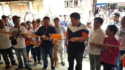Senator JV Ejercito graces the blessing and inauguration of the newly-renovated wet section of the Silay City public market Friday, September 7, 2018, with Silay City Mayor Mark Andrew Golez and the people of Silay City. (Carla Cañet)