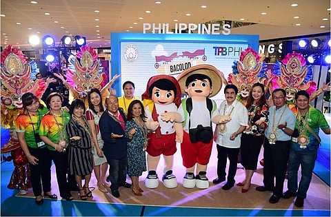 BACOLOD. TPB chief operating officer Marie Venus Tan (6th from left) with local government officials led by Bacolod City Mayor Evelio Leonardia (4th from right), Negros Occidental Supervising Tourism Operations Officer Cristine Mansinares (3rd from left) and guests during the opening of the 3rd Regional Travel Fair at SM City Bacolod on Friday, October 26. (Alson Bangay)