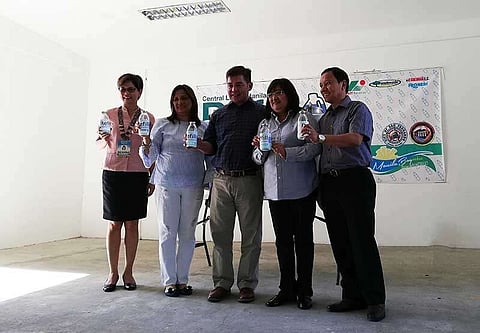 PAMPANGA. San Fernando City Environment and Natural Resources Officer Maria Regina Rodriguez, Environmental Monitoring and Enforcement Division Chief Engr. Elisa Dimaliwat, Department of Environment and Natural Resources (DENR) regional director Paquito Moreno Jr., Environmental Management Bureau regional director Lormelyn Claudio and DENR assistant regional director for Management Services Tirso Parian, Jr. led the Refill Revolution which seeks to beat plastic pollution. The activity, held at the Regional Government Center in barangay Maimpis, forms part of the celebration of this year's Manila Bay Day of DENR. (PIA-Central Luzon)