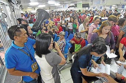 DAVAO. The queue at the Office of the City Building Official. (Lyka Amethyst H. Casamayor)