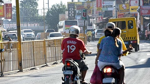 Unfinished Consolacion skywalk 
poses safety risks for students