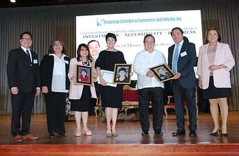 Pampanga Chamber of Commerce and Industry Inc. chairman Emeritus Levy Laus and president Rene Romero award a plaque of appreciation to Senator Dick Gordon and Lipad Corporation's CEO Bi Yong Chungunco during the chamber's 62nd General Membership Meeting and induction ceremonies at LausGroup Event Centre, City of San Fernando, Pampanga. Also in photo are Philippine Chamber of Commerce and Industry (PCCI) President Bing Limjoco; PCCI Regional Governor Gigi Simbulan and Fragments Handicrafts owner Donna Sarmiento Camaya. (Chris Navarro)
