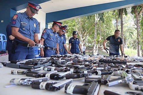 DAVAO. Firearms confiscated by police. (Juliet C. Revita)