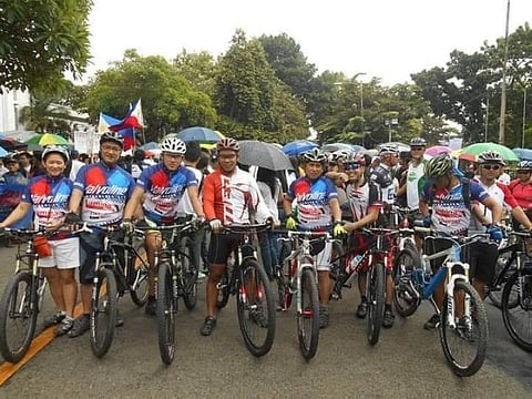 Dans race at DSB with Mayor Marxlen De La Cruz and Dan Ramirez. (Photo by Noca)