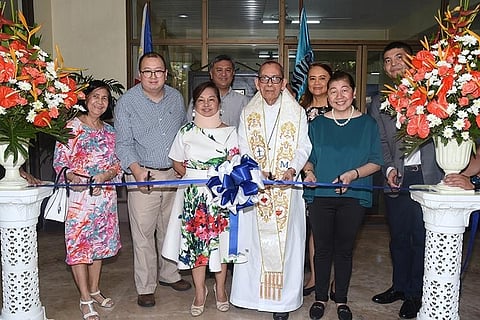 Former President and House Speaker Gloria Macapagal-Arroyo leads the ceremonial ribbon-cutting along with Archbishop Emeritus Most. Rev. Paciano B. Aniceto, AUF University president Dr. Joseph E.L. Angeles, Erlyn De Leon, Angelita Cortez, and Alex Macapagal. (AUF Photo)