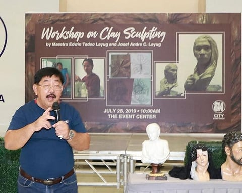 PAMPANGA. Guagua Mayor Dante Torres urges high school students to be involved in different kinds of art forms and stay away from illegal drugs, during a recent workshop on clay sculpture held at SM City Pampanga. The mayor and Presidential Merit Awardee for Ecclesiastical Art Willy Layug are working on the possibility of introducing wood carving among public schools in Guagua's Betis District. (Chris Navarro)