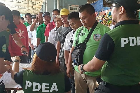 CAGAYAN DE ORO. Random drug testing ngadto sa mga driver ang gipahigayon sa Philippine Drug Enforcement Agency-Northern Mindanao sa Agora terminal sa dakbayan sa Cagayan de Oro alang sa luwas nga pagbiya panahon sa Adlaw sa mga Santos ug Kalag. (Kris C. Sialana)
