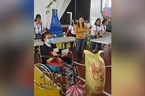 PAMPANGA. Reycelyn Sangalang, 23, thanks the Pinedas for the monthly financial assistance and payment for MRI and maintenance. (Pampanga PIO)