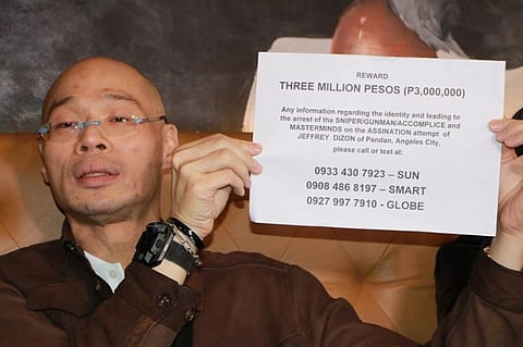 PAMPANGA. Businessman Jeffrey Dizon show to mediamen a copy of his notice offering P3 million to anyone who can provide information about the identity of the gunman and mastermind behind the slay attempt. (Photo by Chris Navarro)
