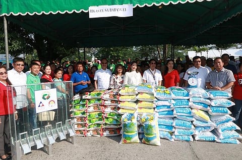PAMPANGA. Department of Labor and Employment (Dole)-Central Luzon Director Ma. Zenaida Angara-Campita, Provincial Administrator Charlie Chua, Board Members Cherry Manalo, Benny Jocson, Fritzie David-Dizon, Jun Canlas, Venancio Macapagal, and Gabby Mutuc and other officials led Monday's awarding of livelihood grants under the Dole Integrated Livelihood Program at the Capitol. (Chris Navarro)
