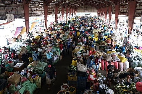 BENGUET. Operations at the La Trinidad Vegetable Trading Post are now back to normal with heightened measures against Covid-19 strictly implemented such as social distancing, and the use of gloves and face masks. (Photo by Redjie Melvic Cawis)