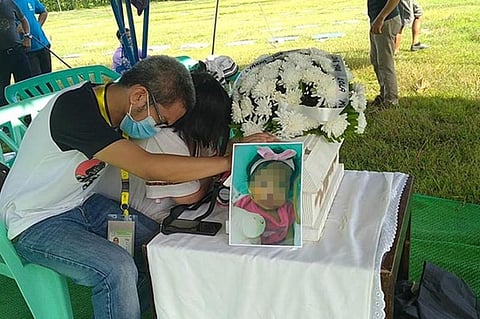 Jill and Joseph grieving during Lyanna's burial