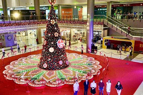 PAMPANGA. The Parul Kapampangan Christmas centerpiece at SM City Clark. (Charlene A. Cayabyab)