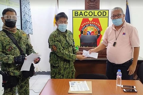 BACOLOD. Bacolod City Police Office Director Colonel Manuel Placido (center) receives the gas coupons worth P10,000 from a representative of Negros Filipino-Chinese Chamber of Commerce and Metro Bacolod Chamber of Commerce and Industry at the BCPO Headquarters yesterday. (Contributed photo)